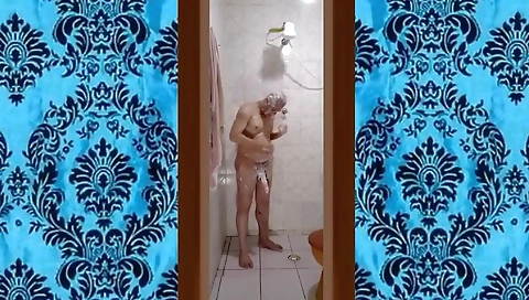 O Meu Banho Gostoso Com o Pau Duro 001